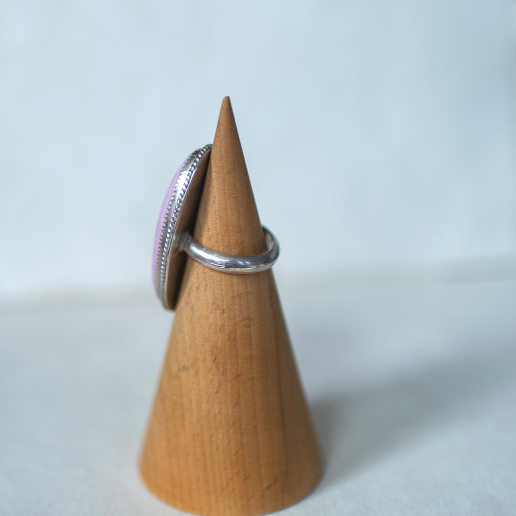 Milkglass - Pink Conch Shell Cabochon Sterling Silver Ring. Size 7