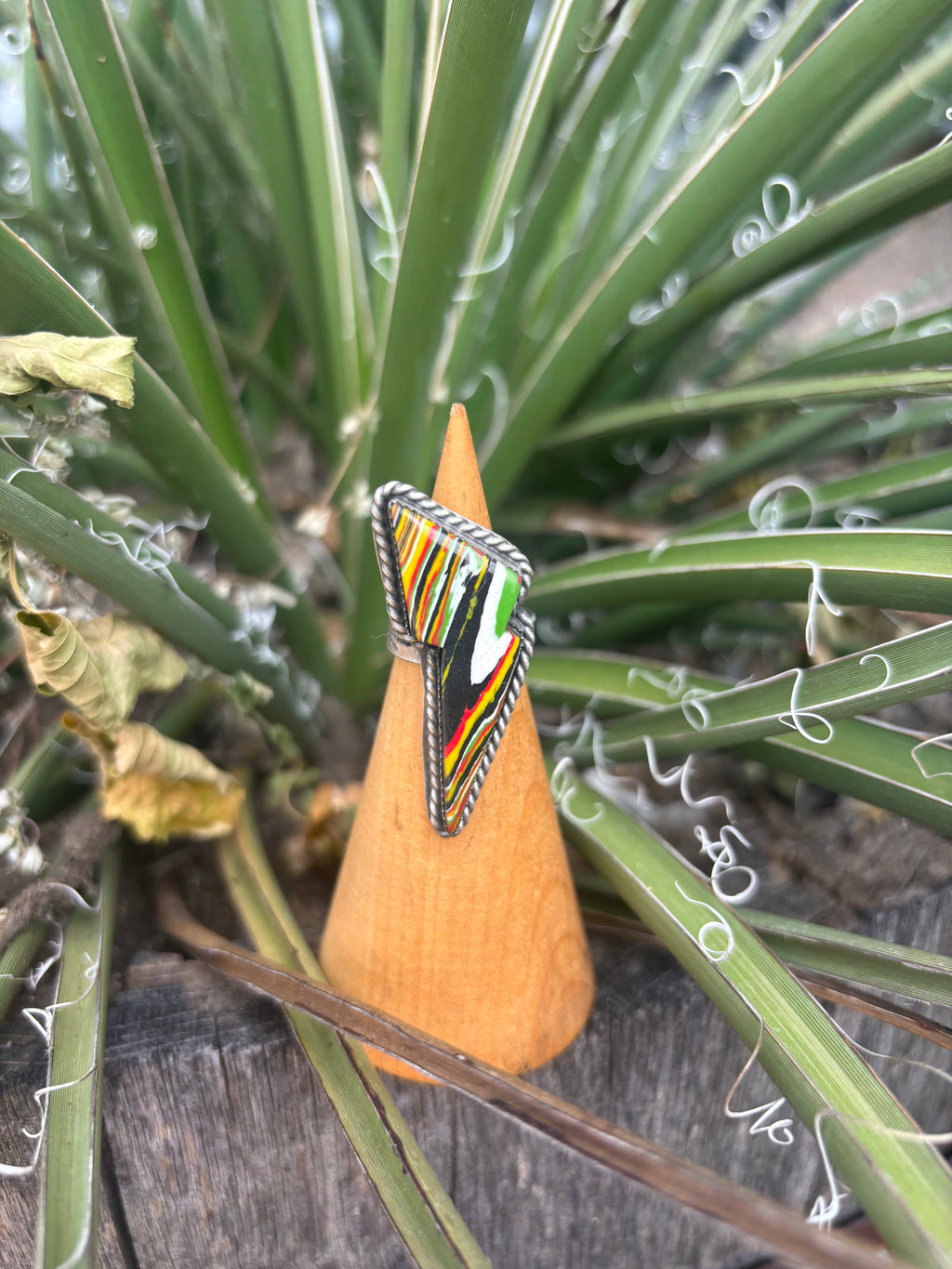Rasta Bolt. 6